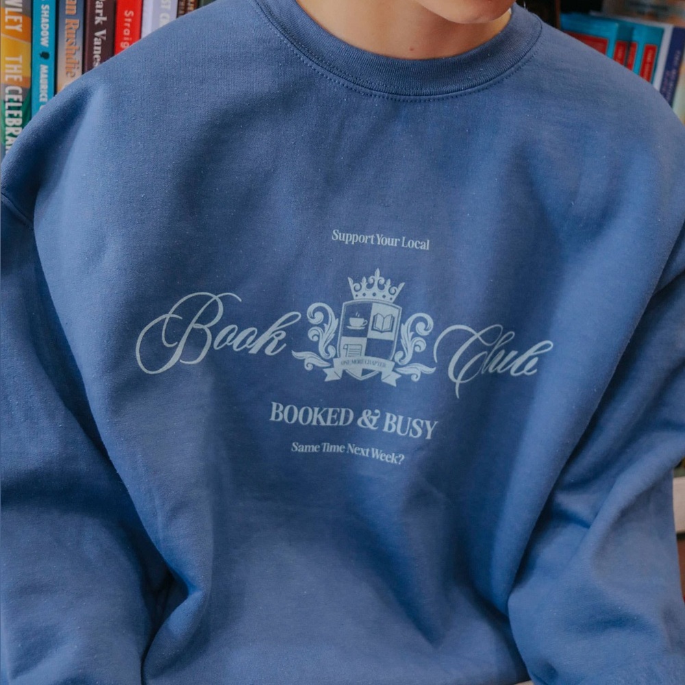 Book Club Two-Tone Sweatshirt with Novel Slogan - Cozy & Stylish